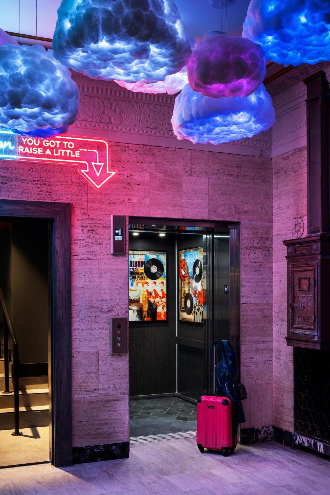 Moxy Springfield Downtown Hotel Eksteriør billede