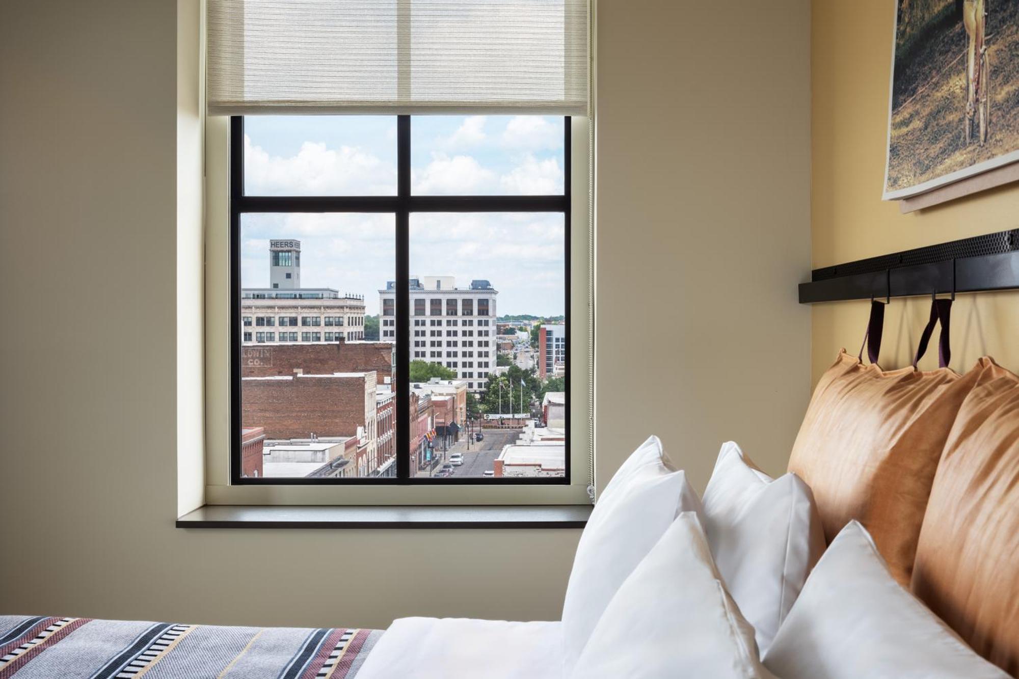 Moxy Springfield Downtown Hotel Eksteriør billede