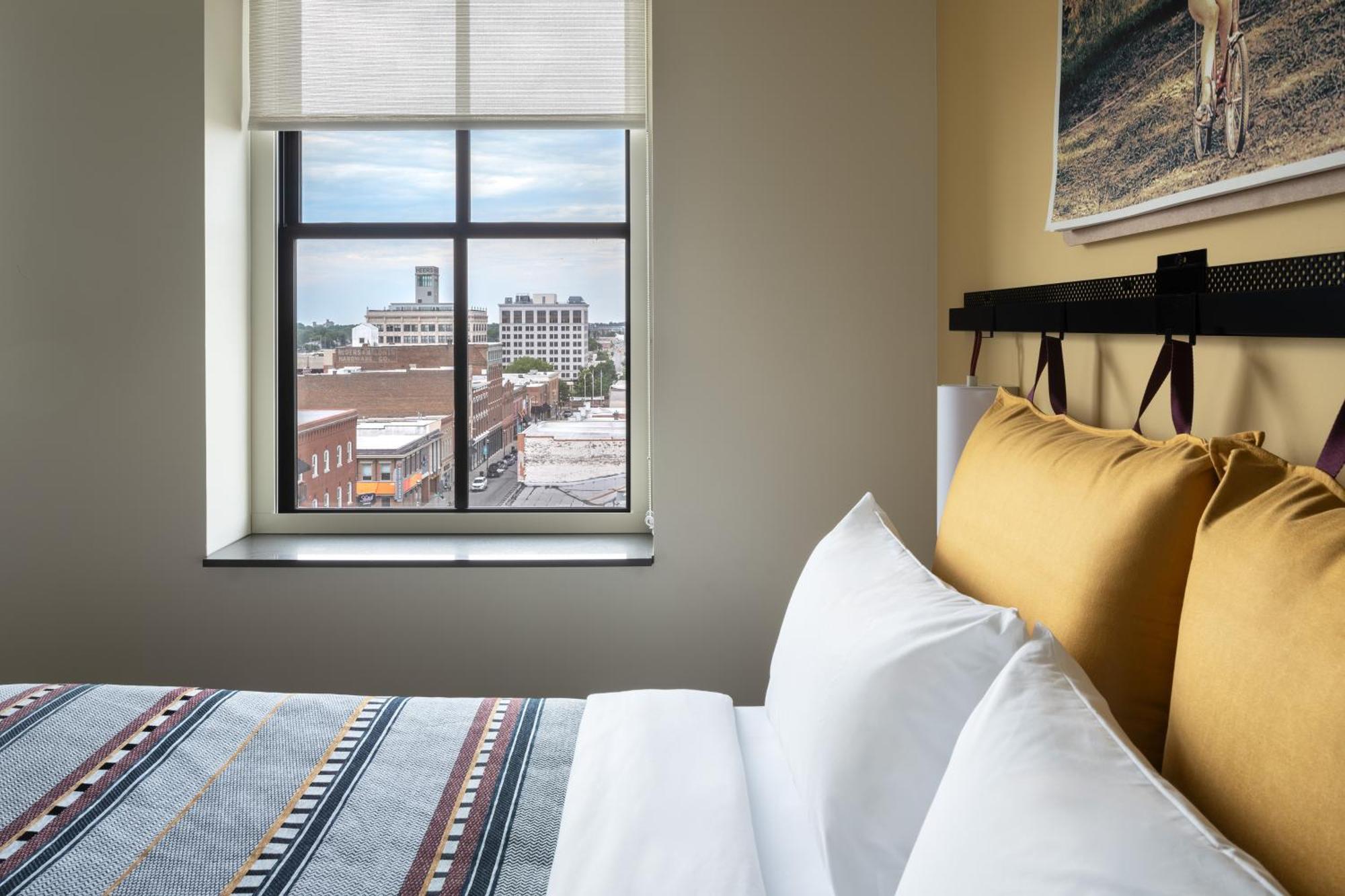 Moxy Springfield Downtown Hotel Eksteriør billede